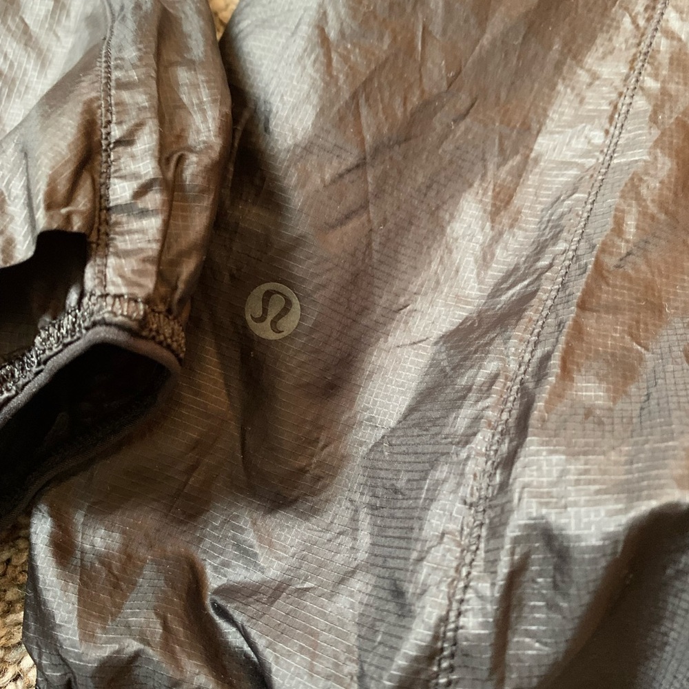 Womens Lululemon wind breaker size 4